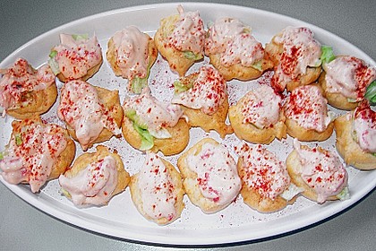 Brandteigk&ouml;rbchen mit Krabbencocktail