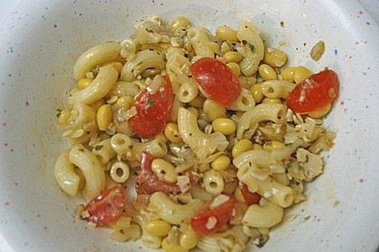 Pasta - Salat mit Sojabohnen, Mozzarella und K&uuml;rbiskern - Vinaigrette