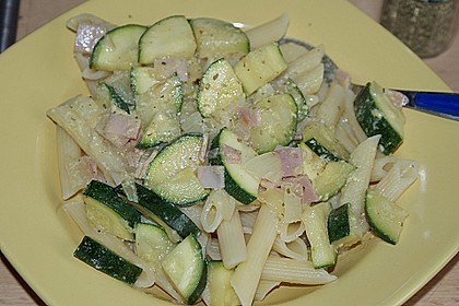 Tagliatelle mit Frischkäse - Zucchini - Sauce 5