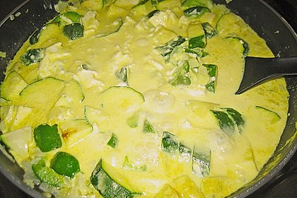 Tagliatelle mit Frischkäse - Zucchini - Sauce 10