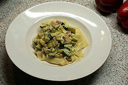 Tagliatelle mit Frischkäse - Zucchini - Sauce 2