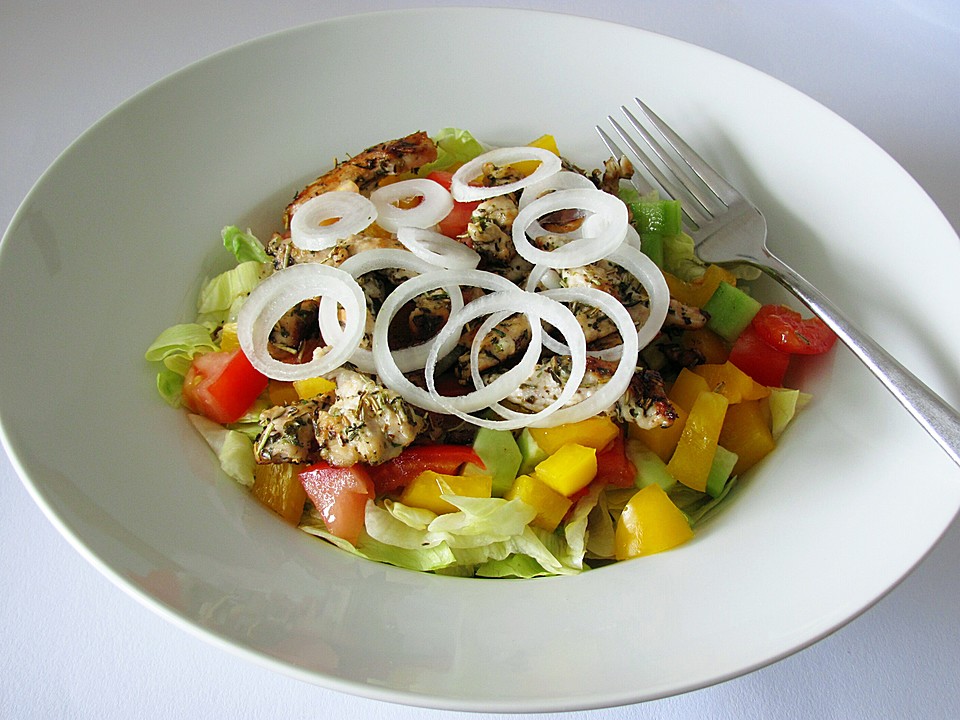 Bunter Salat mit Hähnchenbruststreifen (Rezept mit Bild) | Chefkoch.de