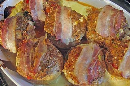 Gef&uuml;llte Champignons mit Schafsk&auml;se - Hackfleisch an K&auml;sesauce
