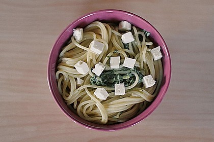Spaghetti mit Spinat und Schafskäse 5
