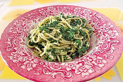 Spaghetti mit Spinat und Schafskäse