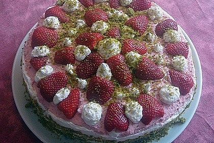 Erdbeer - Pistazien - Torte 1