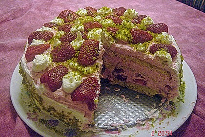 Erdbeer - Pistazien - Torte 7