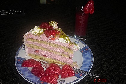 Erdbeer - Pistazien - Torte 8