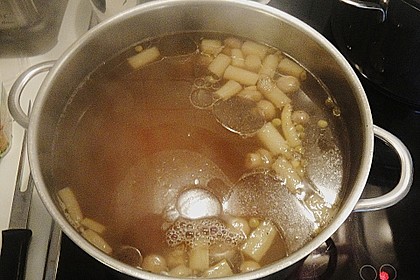Gefl&uuml;gelsuppe a la Ujhazi 1