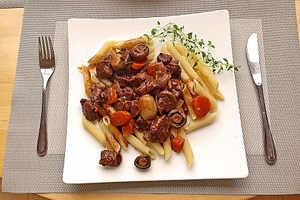 Rindfleisch in Rotwein mit Gemüse 4