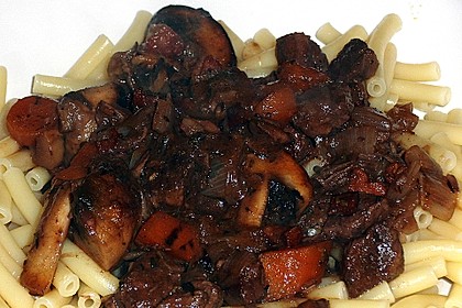 Rindfleisch in Rotwein mit Gemüse 6
