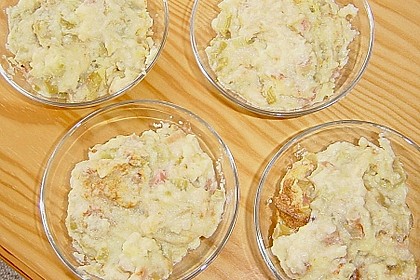 Gro&szlig;mutters Rhabarberauflauf