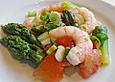 Spargelsalat mit Grapefruit und Garnelen
