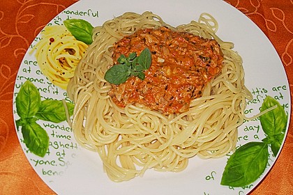 Spaghetti mit Tomaten - Thunfisch - Sauce