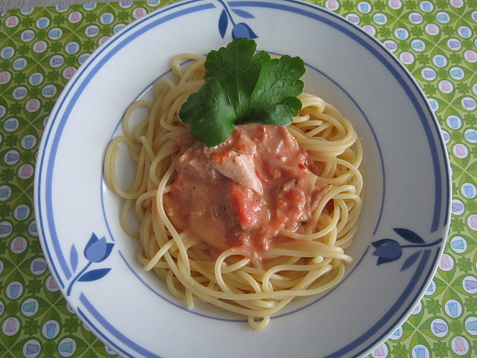 Spaghetti mit Tomaten - Thunfisch - Sauce (Rezept mit Bild) | Chefkoch.de