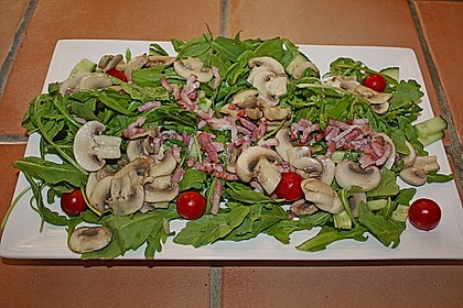 Salat mit gebratenen Champignons 3
