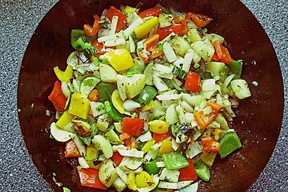 Sommerliche Gem&uuml;sepfanne mit kleinen Kartoffeln 1