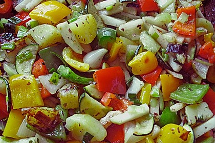 Sommerliche Gem&uuml;sepfanne mit kleinen Kartoffeln 2