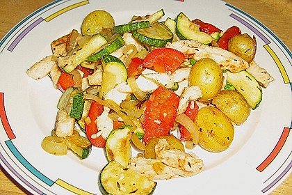 Sommerliche Gem&uuml;sepfanne mit kleinen Kartoffeln 4