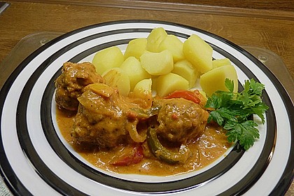 Fleischbällchen mit Paprikasoße 5