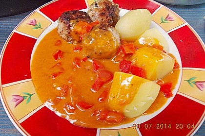Fleischbällchen mit Paprikasoße 24