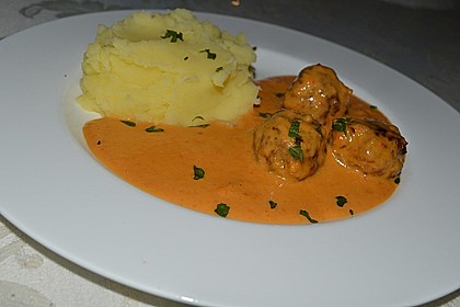 Fleischbällchen mit Paprikasoße 4