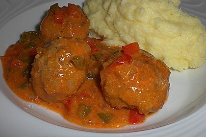 Fleischbällchen mit Paprikasoße 2