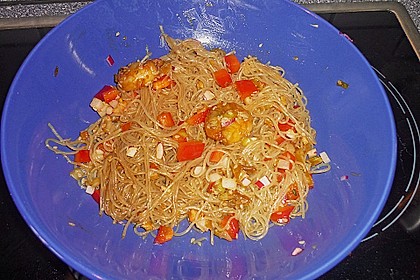 Asiatischer Glasnudelsalat mit Garnelen und Gem&uuml;se 1