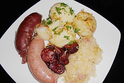 Blut - und Leberwurst mit Sauerkraut und Pellkartoffeln 1