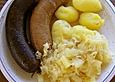 Blut - und Leberwurst mit Sauerkraut und Pellkartoffeln