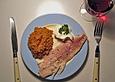 Ger&auml;uchertes Forellenfilet mit Meerrettich und roten Linsen