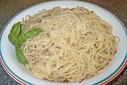 Spaghetti Carbonara mit Speck unt Petersilie 3