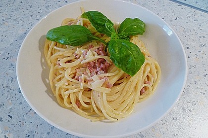 Spaghetti Carbonara mit Speck unt Petersilie 6