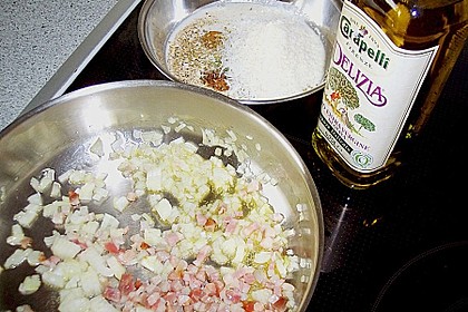 Spaghetti Carbonara mit Speck unt Petersilie 1