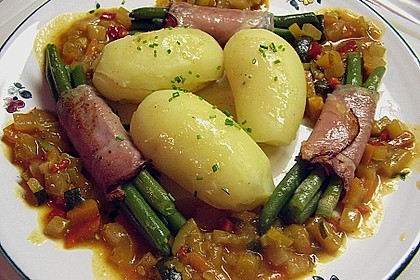 Bohnen - Speck - Rollen in Gem&uuml;seso&szlig;e