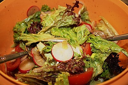 Salatdressing f&uuml;r gemischten Salat 4