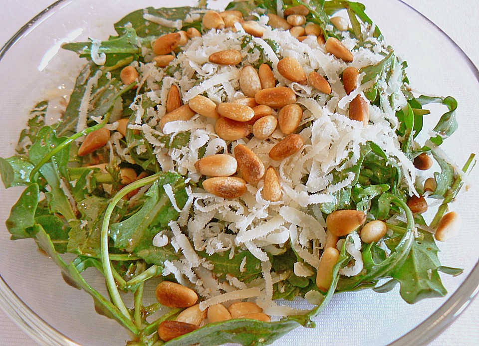 Rucola-Salat mit Pinienkernen und Parmesan (Rezept mit Bild) | Chefkoch.de
