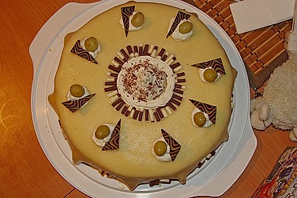 Stachelbeertorte mit Marzipandecke 1