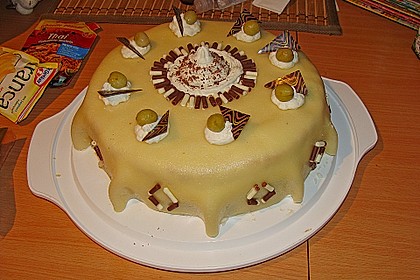 Stachelbeertorte mit Marzipandecke 2