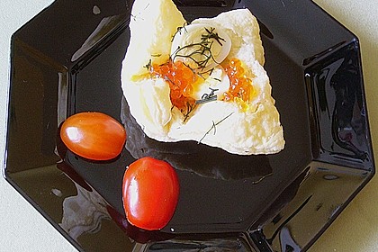 Wachteleier mit Crème fraîche und Forellenkaviar im Filoteigkörbchen 13