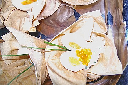 Wachteleier mit Crème fraîche und Forellenkaviar im Filoteigkörbchen 14