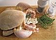 Bio - Maish&auml;hnchen mit Speckbohnen, Schmortomaten und Kartoffel - Speck - Kohlrabispie&szlig;en