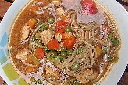 Asiatische Hühner - Nudelsuppe