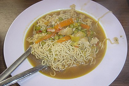 Asiatische Hühner - Nudelsuppe 12