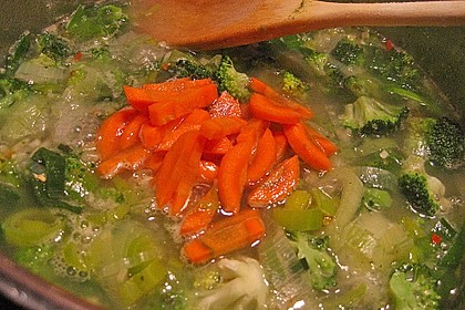 Asiatische Hühner - Nudelsuppe 11
