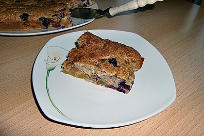 Buttermilchkuchen mit Nektarinen und Heidelbeeren