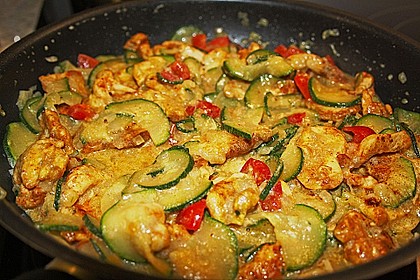 Urmelis Hähnchenbrust in Zucchini - Curry - Sahne - Sauce 36