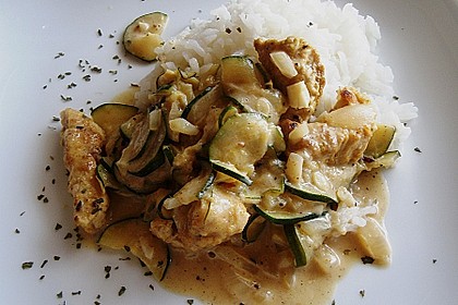 Urmelis Hähnchenbrust in Zucchini - Curry - Sahne - Sauce 8
