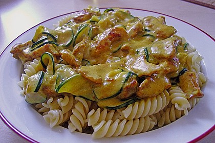 Urmelis Hähnchenbrust in Zucchini - Curry - Sahne - Sauce 9