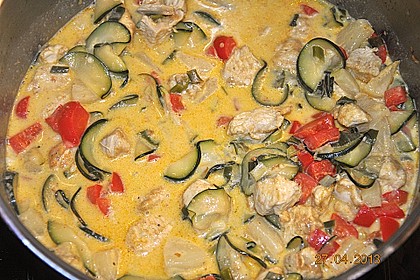 Urmelis Hähnchenbrust in Zucchini - Curry - Sahne - Sauce 41